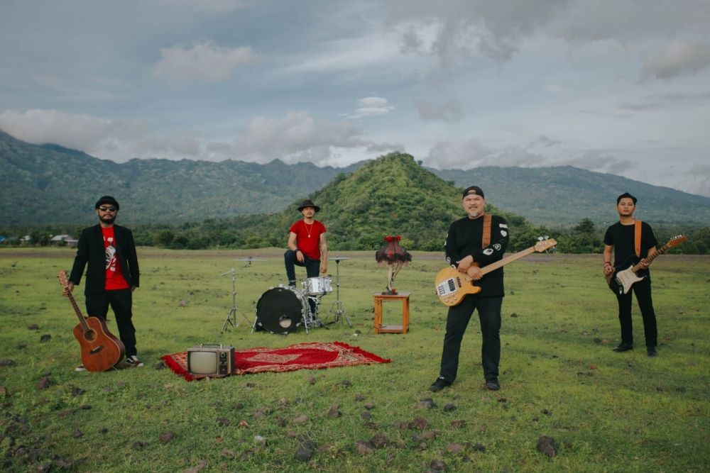Band Rock Jalan Tengah Beri Kejutan Penggemar Lewat Album Garis Putih 