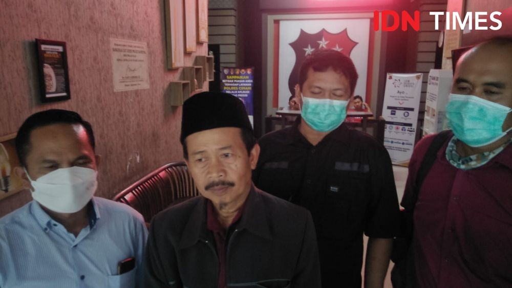 Selingkuh dengan Istri Bawahan, Oknum Kades di KBB Diminta Mundur