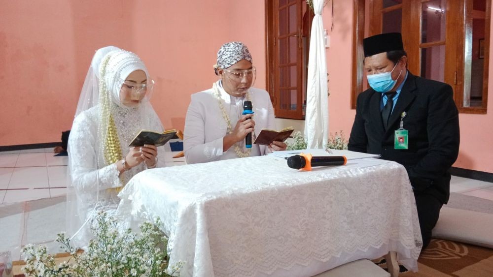 Tanggal Cantik 20-02-2022, 34 Pengantin Menikah di Kulon Progo