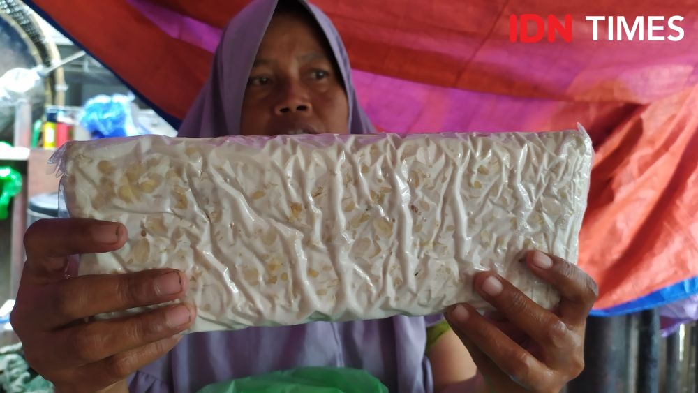 Siasati Kedelai Mahal, Tempe Goreng di Semarang Dipotong Seperempat