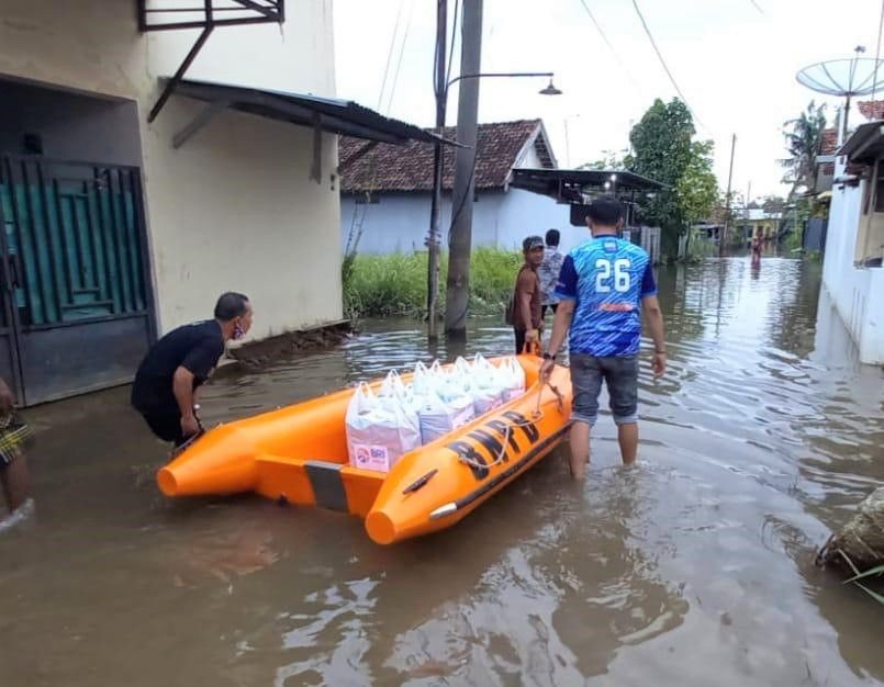 7 Potret Kegigihan BRI Peduli Membantu Korban Banjir di Pekalongan 