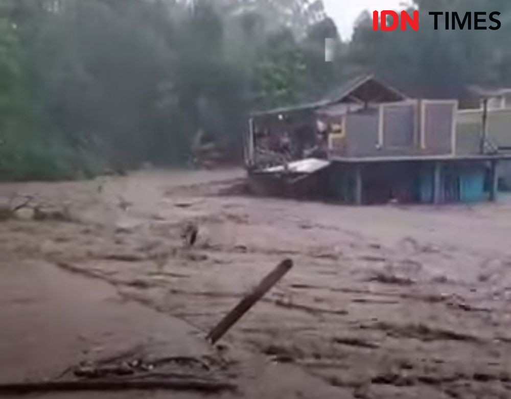 Sungai Cimanuk Meluap, Banjir Bandang Kembali Terjang Garut