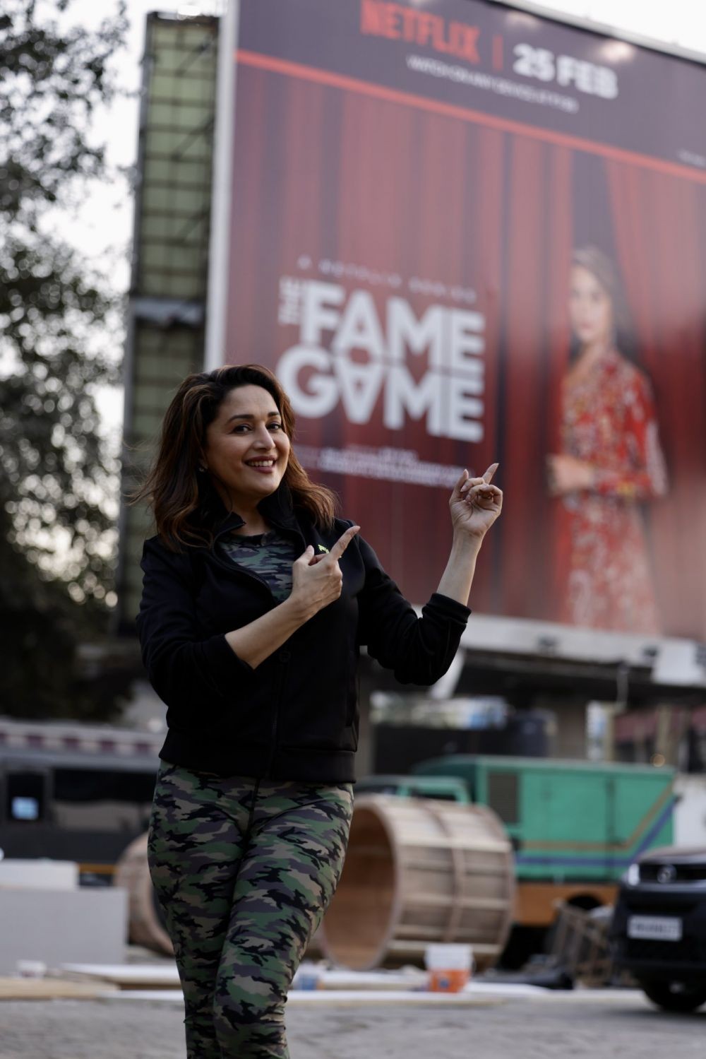 8 Perjalanan Karier Madhuri Dixit, Pemeran The Fame Game