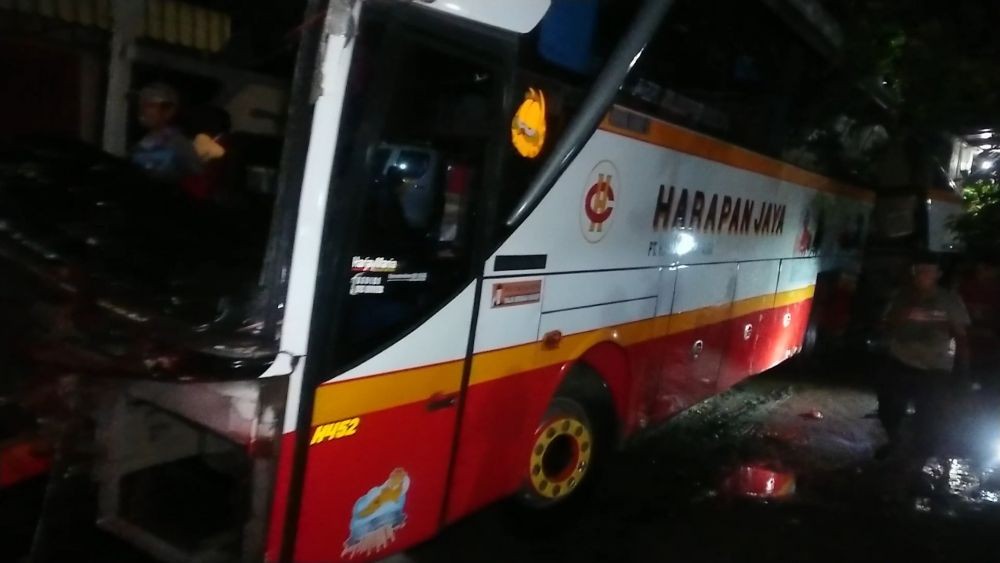 Tertabrak Kereta di Tulungagung, Badan Bus Dievakuasi Setelah 12 Jam