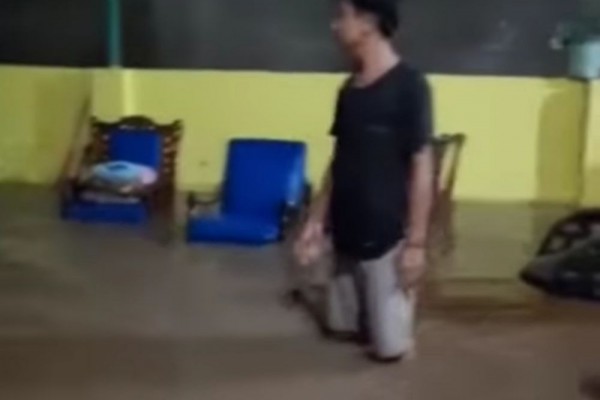 Korban Banjir Rumahnya Rusak di Serang Dapat Bantuan hingga Rp17 Juta