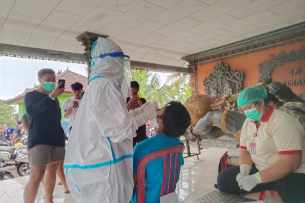 Teruna di Selemadeg Barat Tes Rapid Sebelum Arak Ogoh-ogoh