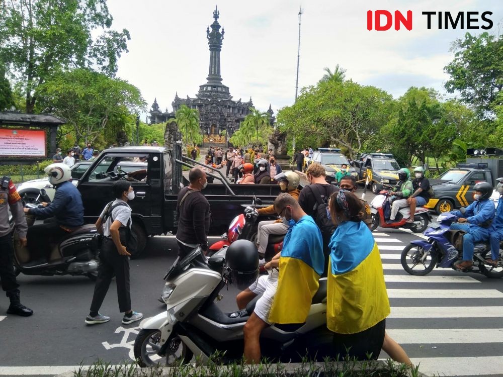 Potret Aksi dan Nasib Warga Ukraina di Bali