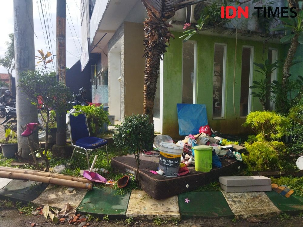 Banjir Surut, Warga Kota Serang Mulai Membersihkan Rumah