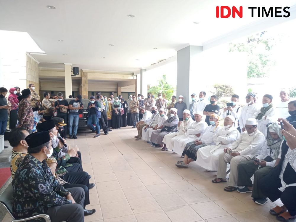 Buntut Aturan Toa Masjid, Warga Demo Kantor Kanwil Kemenag NTB