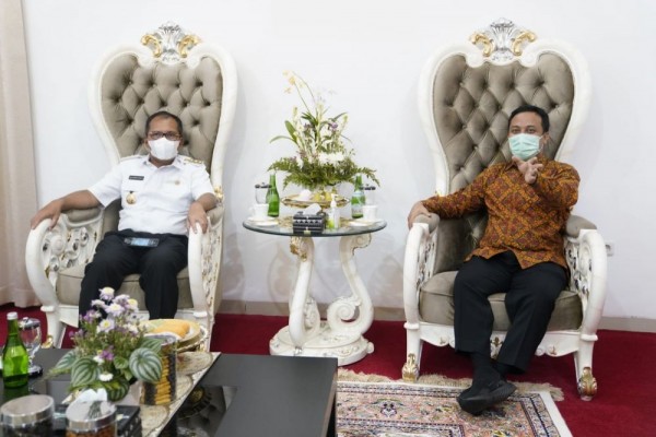 Stadion Barombong dan Mattoanging, Gelagat Politik Danny dan Sudirman