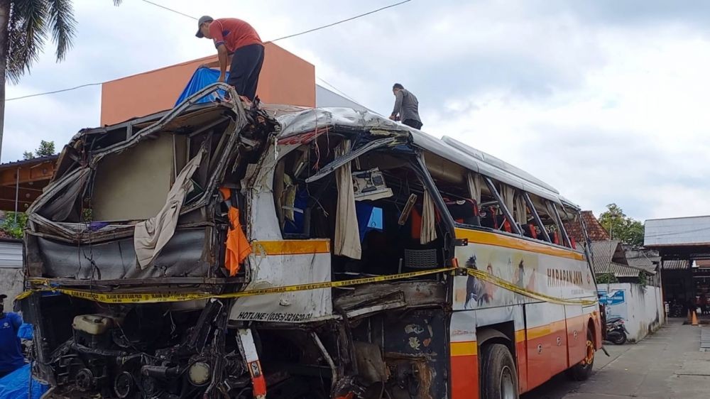 Bus Tertabrak Kereta di Tulungagung, Sopir JadiTersangka