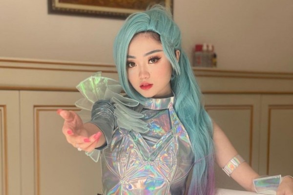 7 Pesona Vanessa Khong yang Memikat Hati Indra Kenz