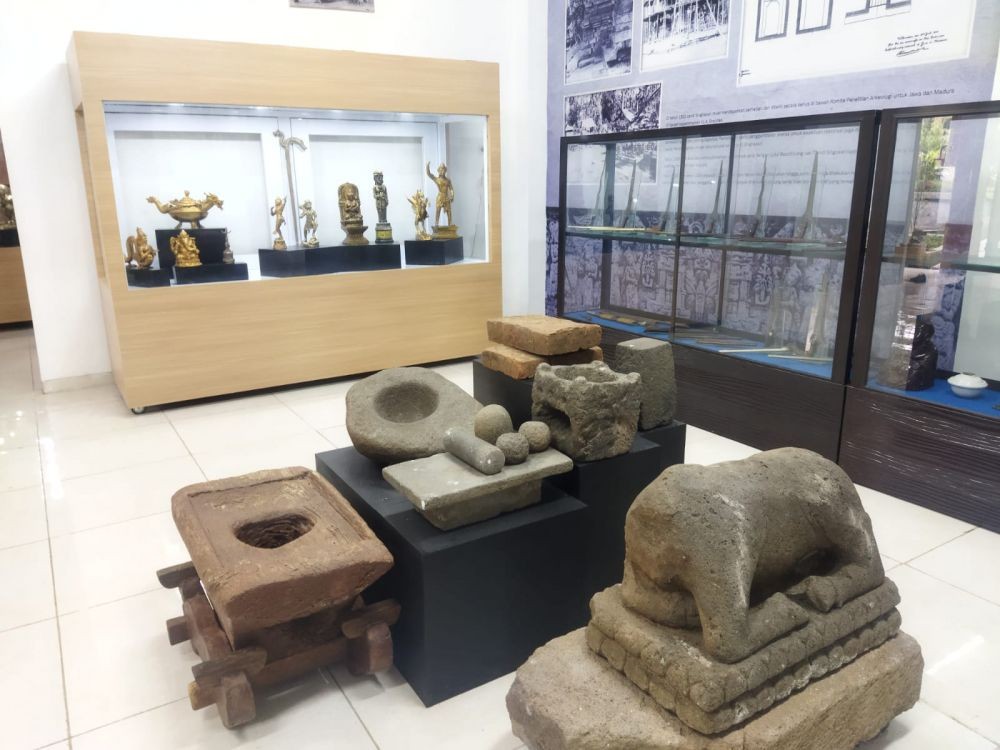 Melihat Koleksi Arkeologi Museum Singhasari Malang