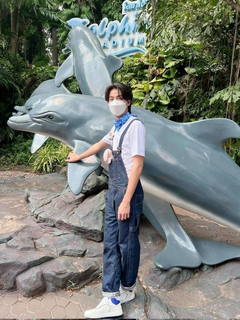 8 Momen Gulf Kanawut Bareng Fans di Kebun Binatang
