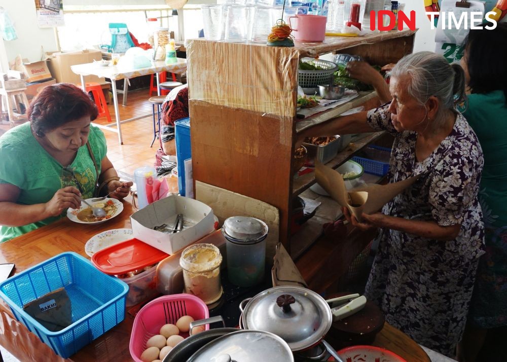 Dari Kedai 55, Louis Mariani Langgengkan Kuliner Peranakan Tionghoa di Semarang