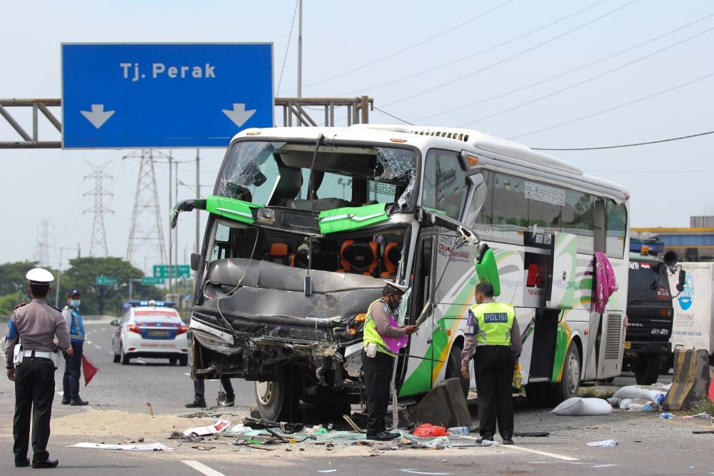 Kecelakaan Bus di Tol Dupak Surabaya, Penumpang Rebut Kemudi 