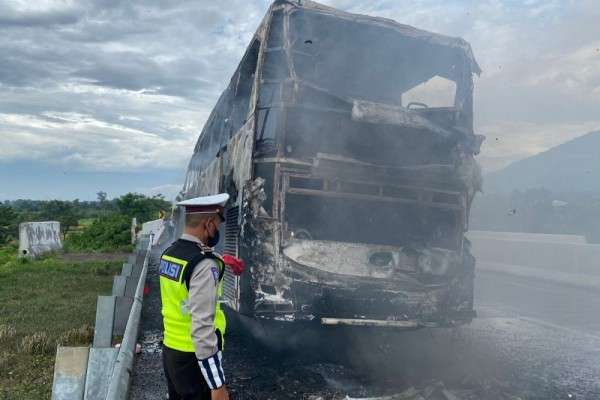 Bus Terbakar Di Tol Pandaan, Bawa Rombongan Wisata