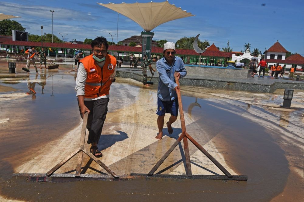 Sempat Diterjang Banjir, Kawasan Masjid Agung Banten Dibuka Lagi