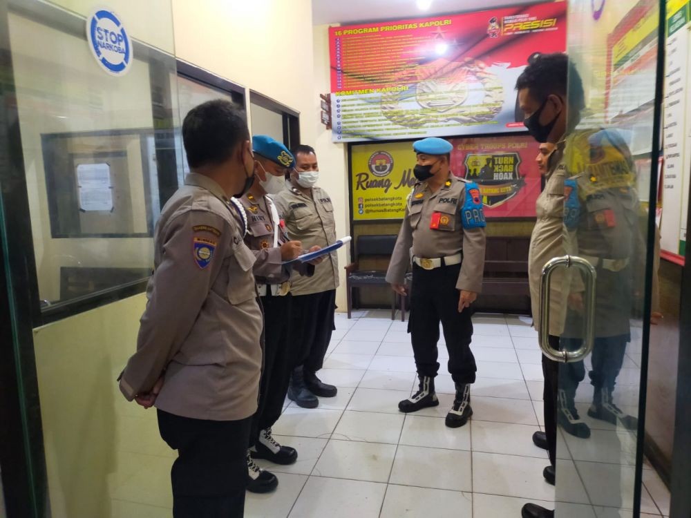 Kantor Kotor dan Gak Pakai Seragam, Polisi di Pantura Jateng Dihukum