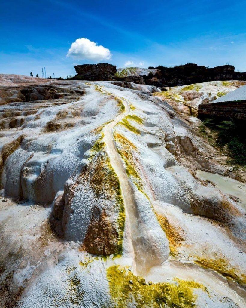 Asyiknya Wisata Air Panas Aek Rangat di Pangururan Samosir