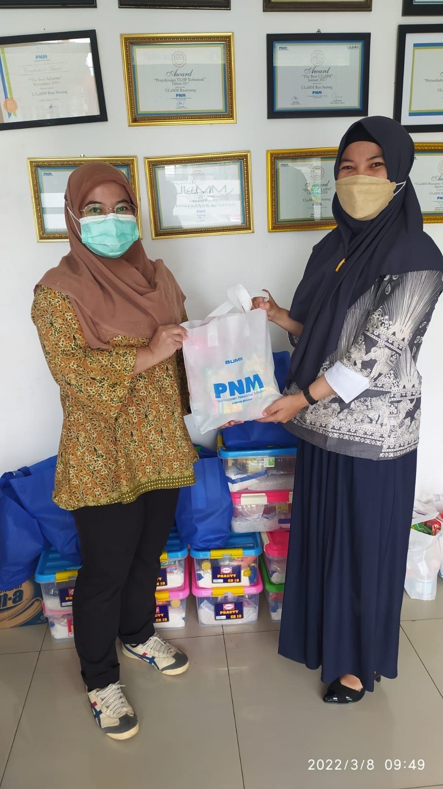PNM Distributes Basic Food Aid for Serang Flood Victims