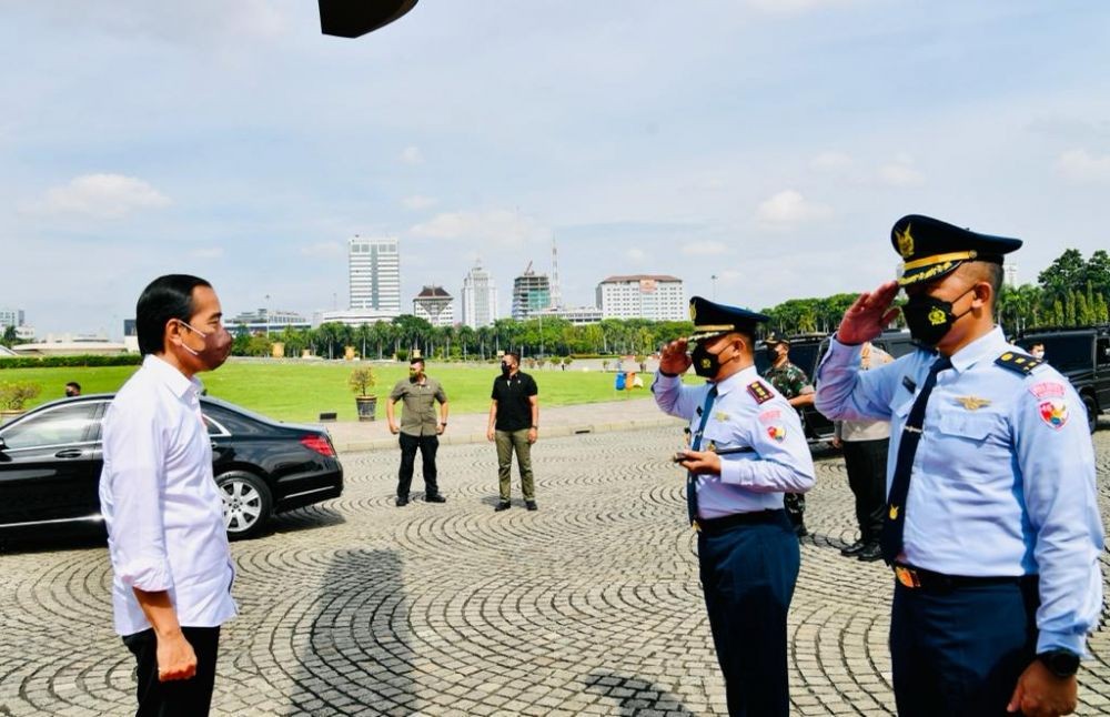 Jokowi Terbang ke Jambi, Bagi-bagi BLT di Pasar dan Tinjau Muaro Jambi