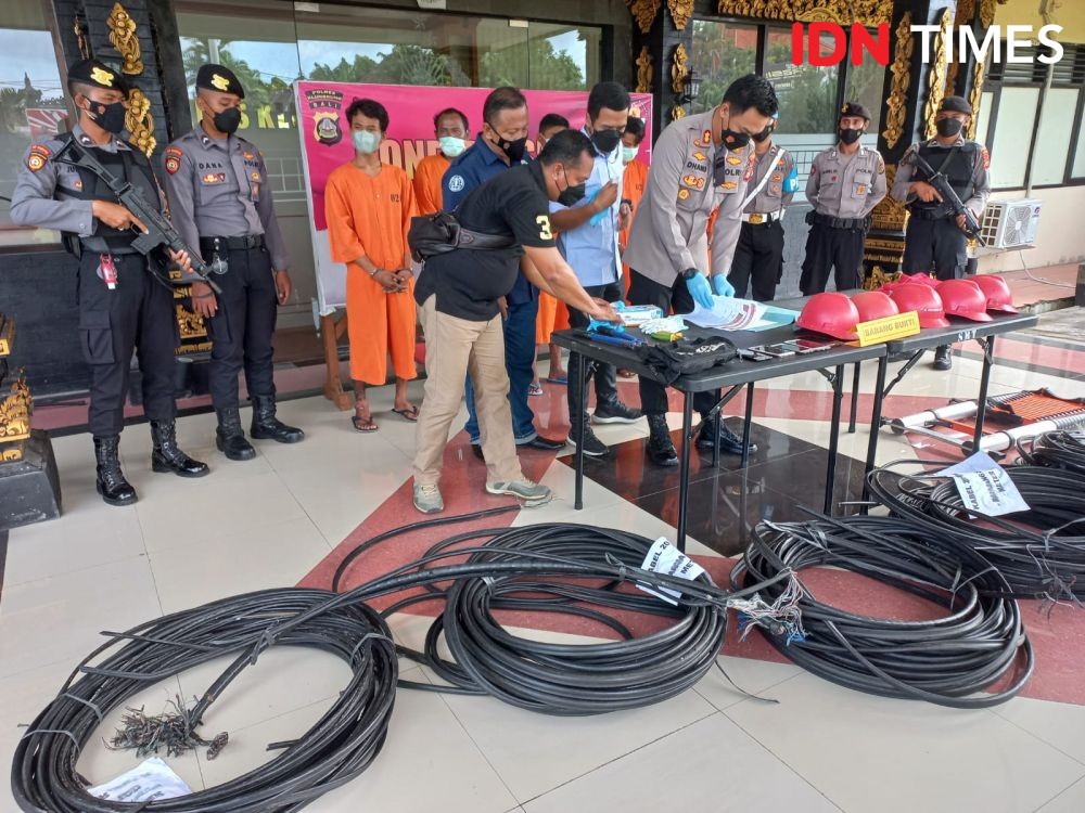5 Pelaku Pakai Seragam Teknisi, Nekat Curi Kabel Telkom di Klungkung 