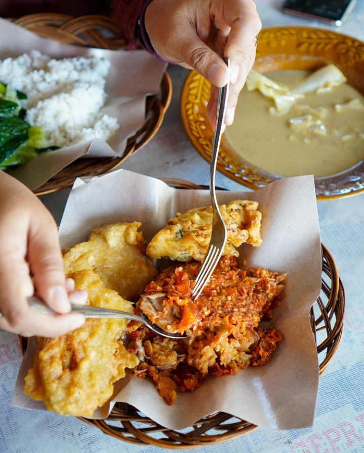 6 Ayam Geprek Terenak di Yogyakarta, Gak Sekedar Ayam Dikasih Sambal