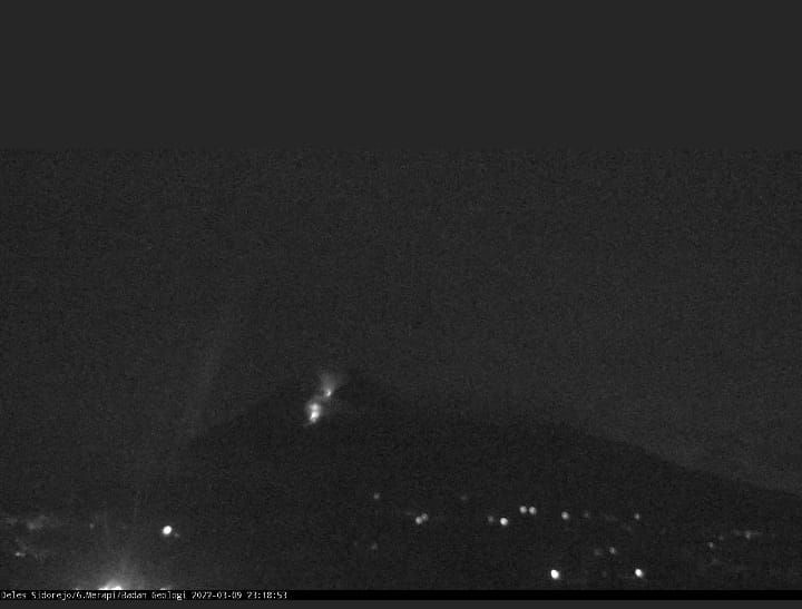 Merapi Bergejolak, Sejumlah Lansia Dievakuasi ke Penampungan