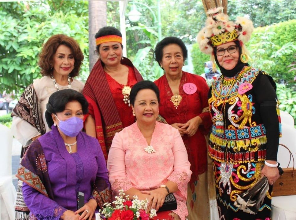 Gaya Etnik Dan Kebaya Istri Luhut Pandjaitan, Bersahaja!