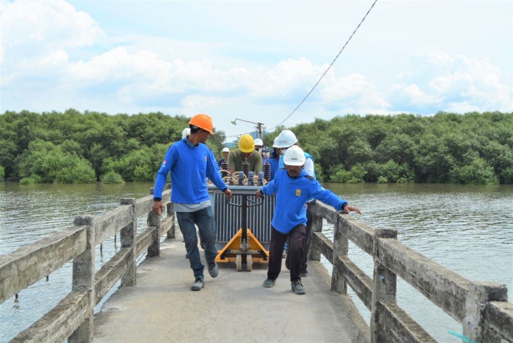 Gardu 200 KVA Beroperasi di Pulau Pasaran jadi Angin Segar Nelayan 