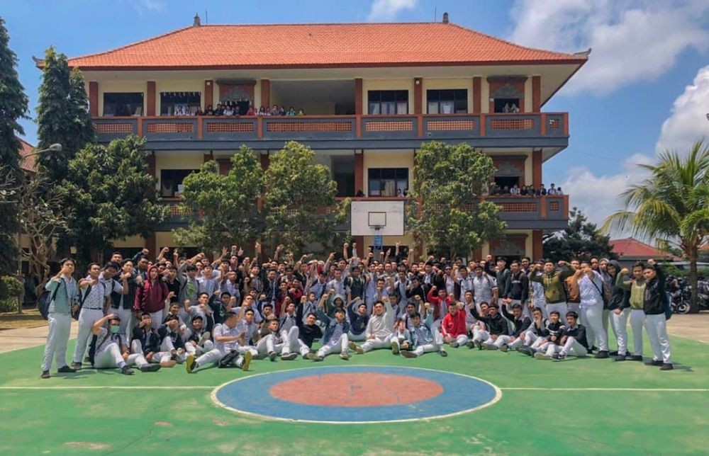 Kisah Luh Agustina 20 Tahun Mengabdi untuk Pendidikan di Bali
