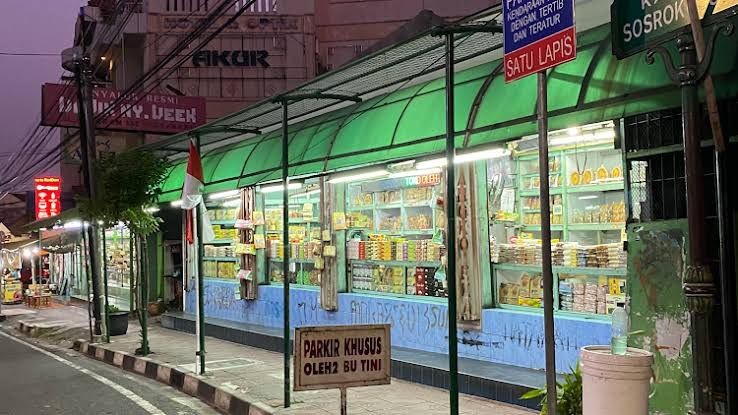 5 Tempat Belanja Oleh-oleh Murah di Jogja, Pilihannya Lengkap!