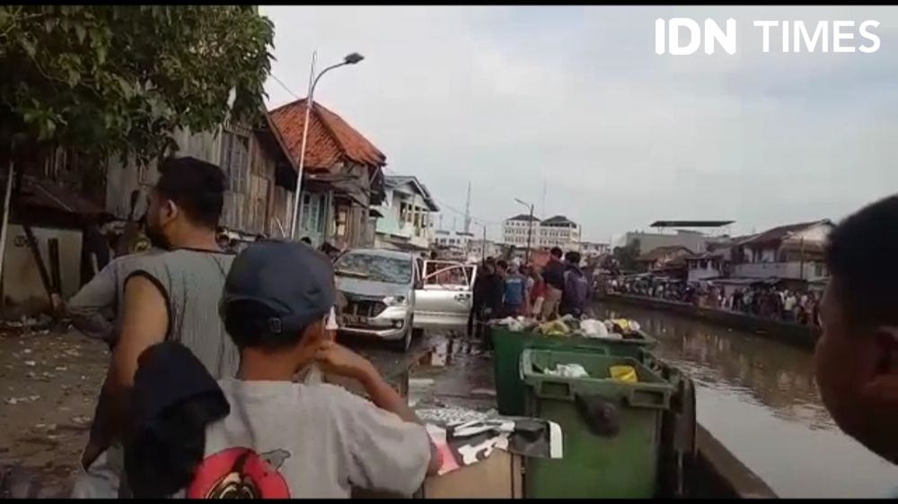 Pengemudi Avanza Ugal-ugalan di Lorong Palembang Tabrak 2 Orang