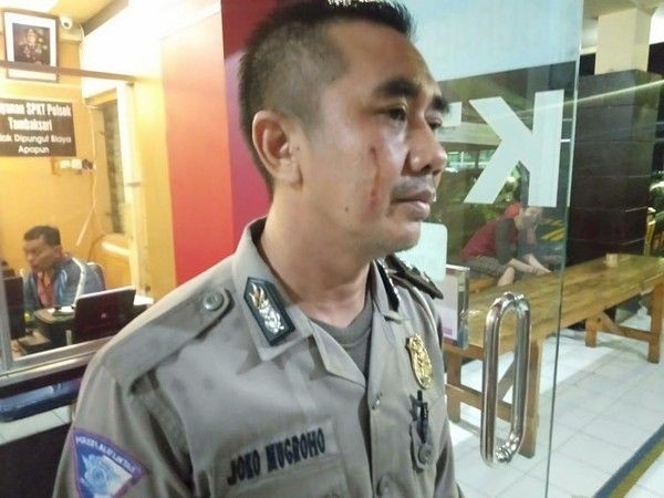 Amankan Maling dari Amukan, Anggota Polisi Surabaya Malah Kena Timpuk