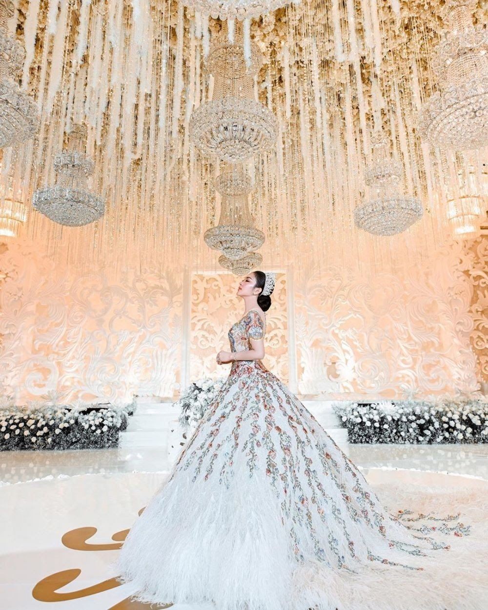 Mewah Bak Putri Dongeng, 7 Gaun Pernikahan Artis Indonesia
