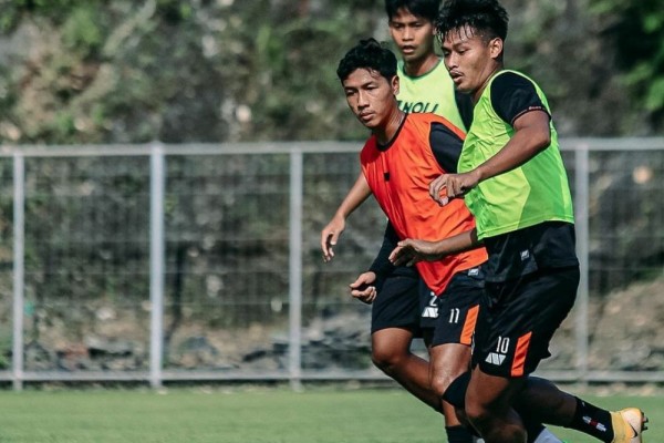 Roca Isyaratkan Lakukan Rotasi Pemain Saat Lawan Persita Tangerang