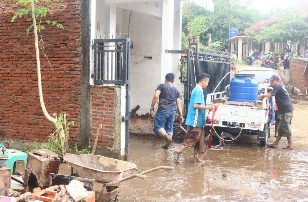 Tinjau Lokasi Banjir, Sutiaji Janji Tertibkan Bangunan Liar