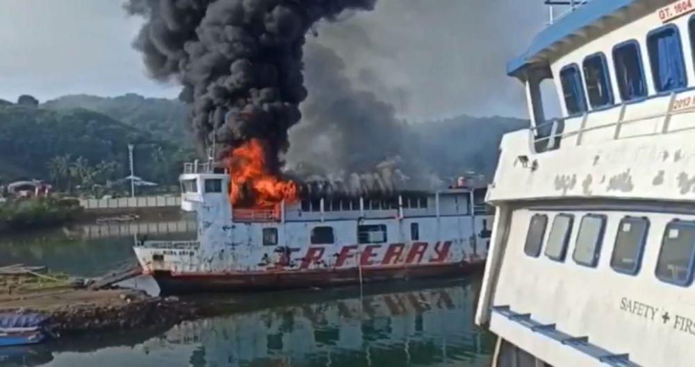 KMP Nusa Abadi Terbakar di Pelabuhan Teluk Waru Lembar Saat Docking