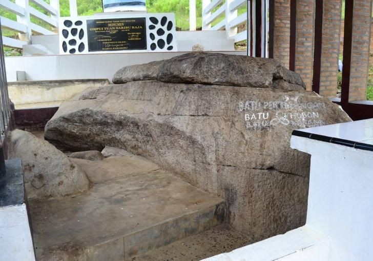 Sejarah dan Misteri tentang Wisata Batu Hobon di Samosir
