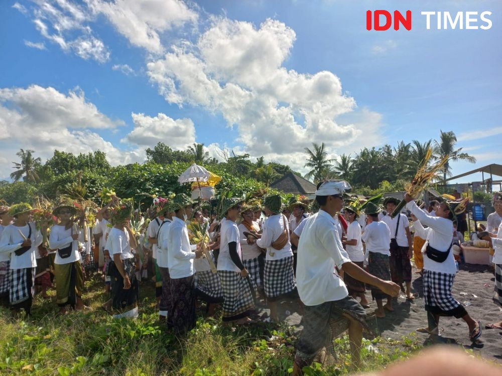 Potret Ritual Melasti Tektekan, Tradisi Unik di Bali untuk Tolak Bala