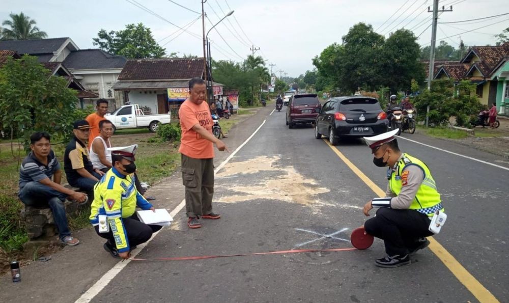 Kecelakaan Maut Motor Vs Truk, Pengendara Motor Meninggal di TKP 