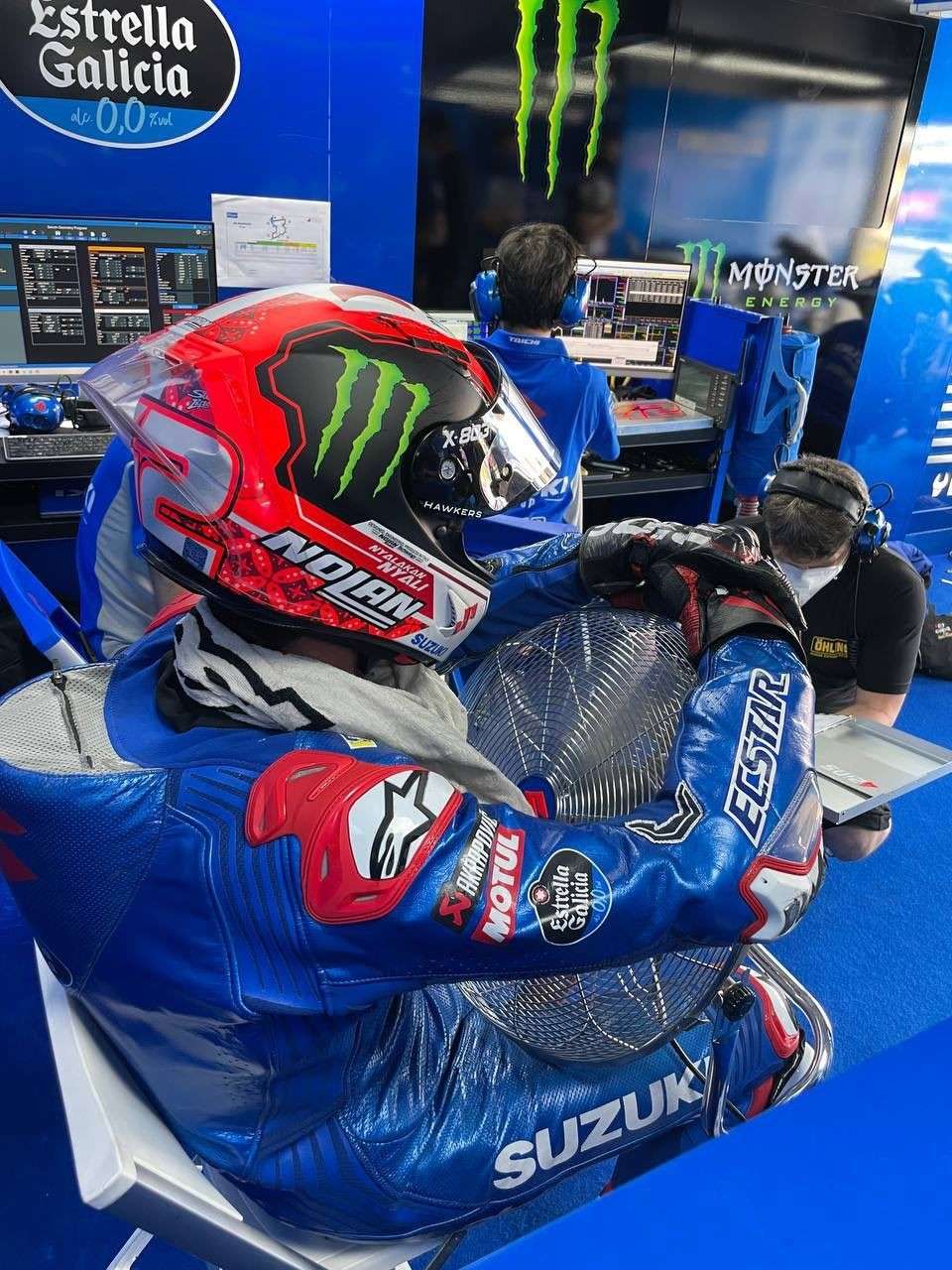 Mandalika Panas, 10 Potret Kocak Pembalap MotoGP Ngadem