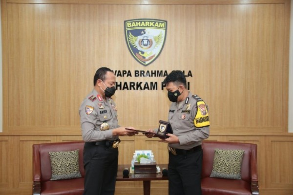 Bhabinkamtibmas Temuankan Sabu 18 Kg Diganjar Penghargaan