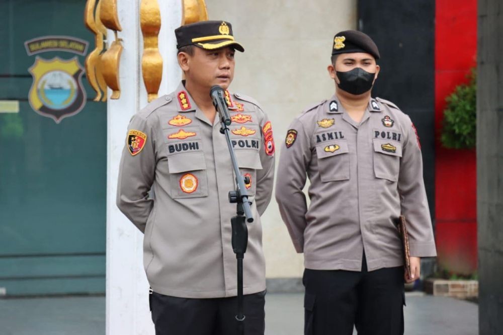Dua Polisi di Makassar Dipecat Tidak Hormat karena Pelanggaran Berat