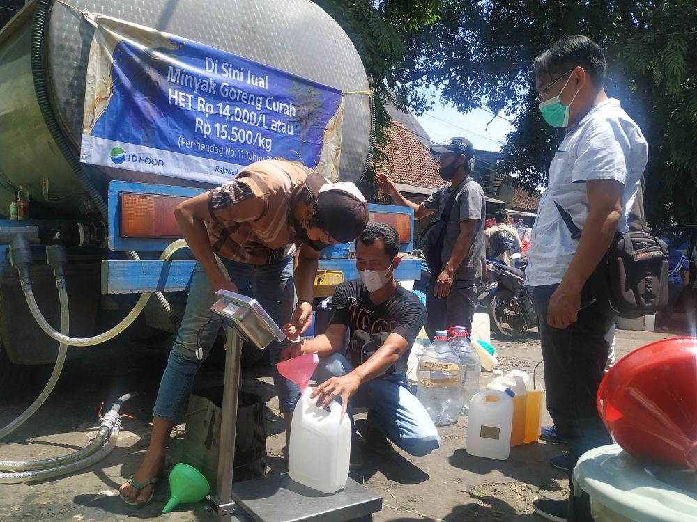 Penyaluran Minyak Curah Subsidi di Malang Diwarnai Protes Pedagang 