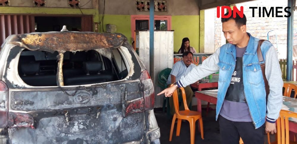Mobil Pengusaha Rumah Makan di Muba Dibakar Orang Tak Dikenal