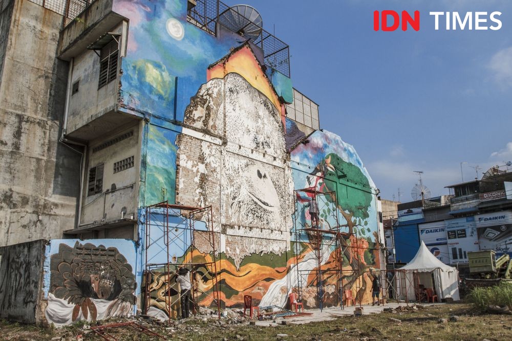 Millennial di Medan Suarakan Ironi Alam Lewat Mural