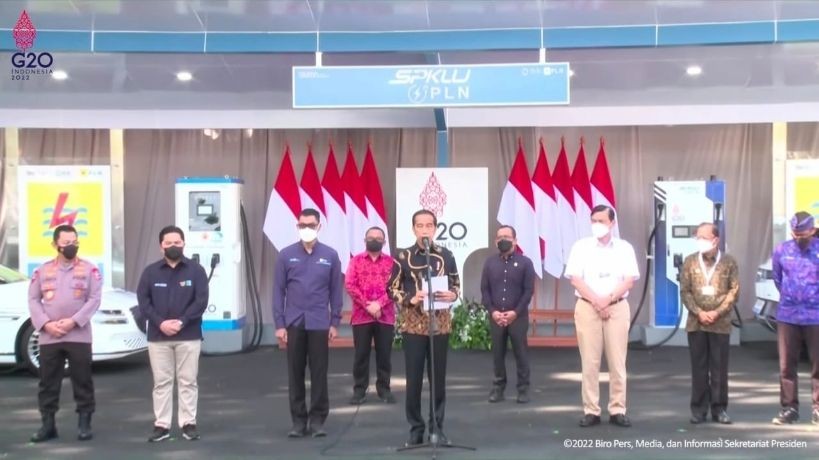 Jokowi Resmikan Lokasi Charge Kendaraan Listrik, Bye-bye BBM!