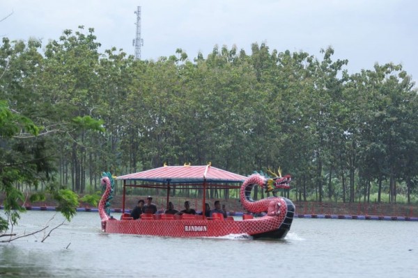 Danau Buatan Jadi Daya Tarik Pariwisata Baru Dekat Pintu Tol Cikampek